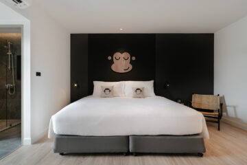 CHIMPANZEE POD (DELUXE ROOM DOUBLE OR TWIN BED)