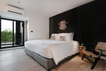 CHIMPANZEE POD (DELUXE ROOM DOUBLE OR TWIN BED)