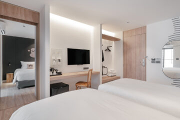 CHIMPANZEE POD - CONNECTING DOOR (DELUXE ROOM DOUBLE OR TWIN BED WITH CONNECTING DOOR)
