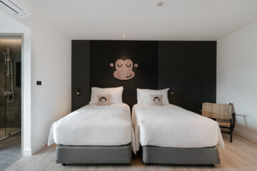 CHIMPANZEE POD - CONNECTING DOOR (DELUXE ROOM DOUBLE OR TWIN BED WITH CONNECTING DOOR)