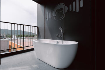 CHIMPANZEE POD WITH BATH POD (DELUXE ROOM DOUBLE OR TWIN BED WITH BATHTUB)