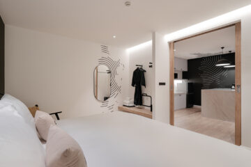 CHIMPANZEE POD WITH BATH POD (DELUXE ROOM DOUBLE OR TWIN BED WITH BATHTUB)